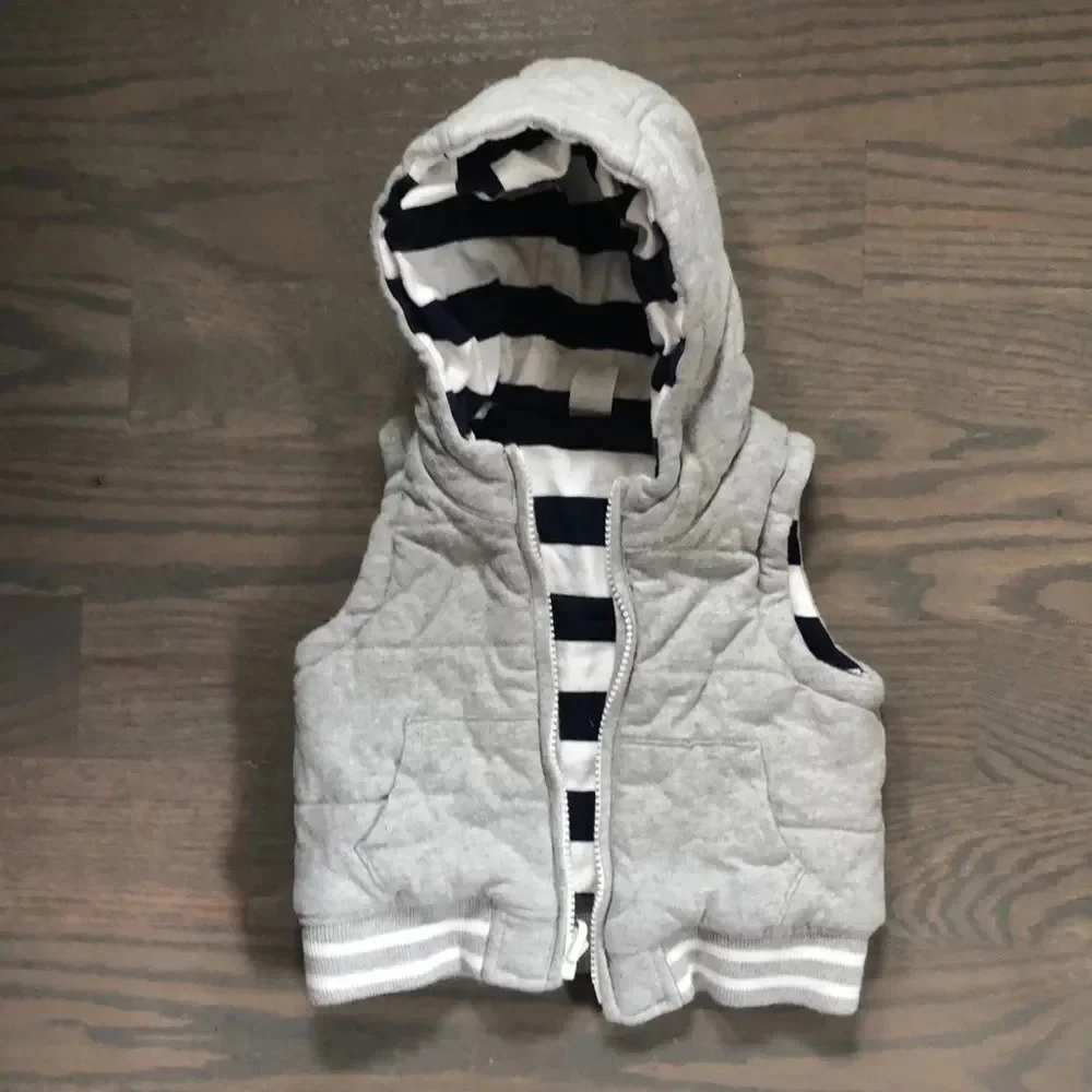 GAP REVERSIBLE VEST
